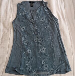 PRETTY textured rxb sleeveless top size Medium